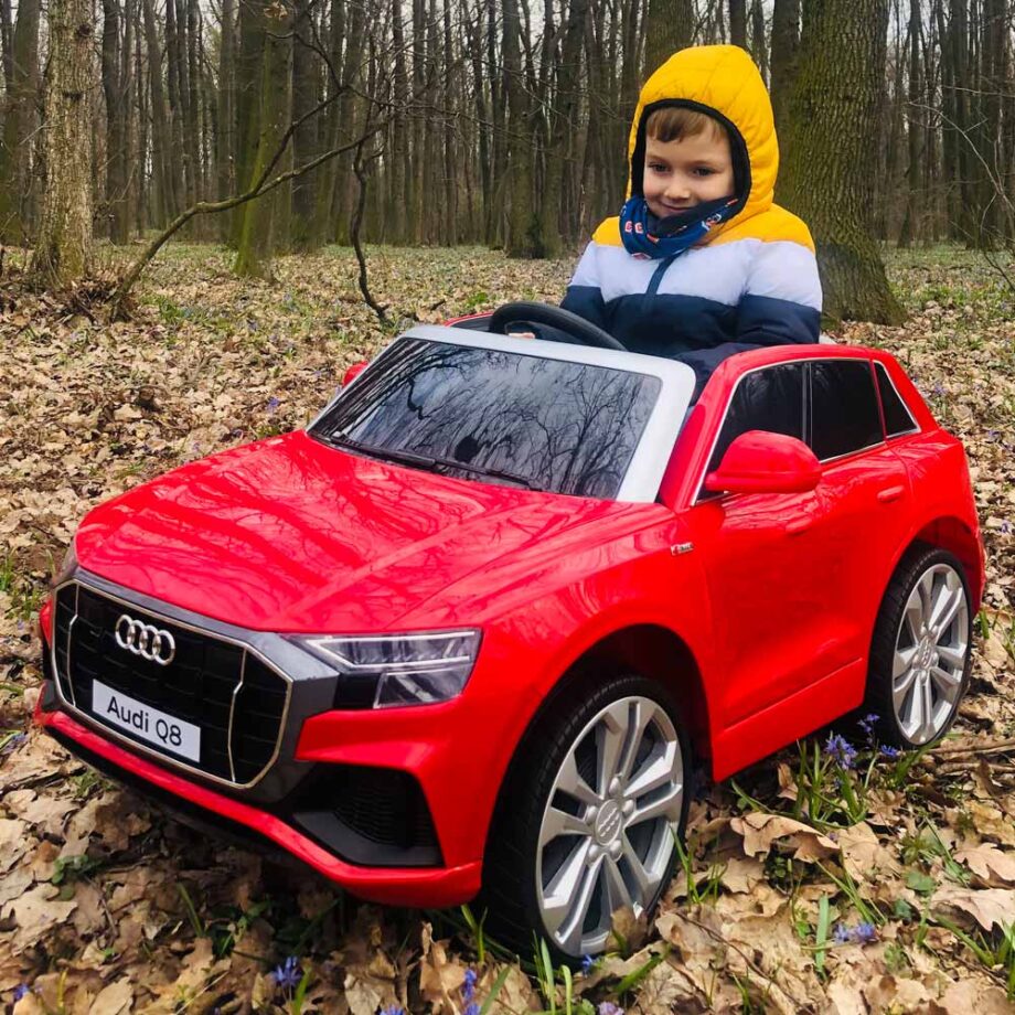 Masinuta electrica pentru copii Audi Q8 rosie